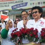 Ir. Djaja Laksana (paling kanan), penemu teori Bernoulli yang diklaim bisa menghentikan semburan lumpur Lapindo. foto: DIDI ROSADI/ BANGSAONLINE