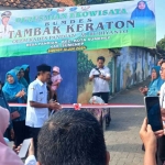 Kepala Desa (Kades) Pandian, M. Budianto, saat meresmikan ekowisata BUMDes Tambak Keraton.