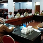 Kegiatan dewan saat rapat komisi dengan OPD.