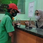 Masyarakat saat membayar pajak PBB di Kantor BPPD Sidoarjo. Foto: Ist
