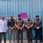 Kejari Tuban saat melakukan penyegelan gudang produksi ilegal di Desa Gribig, Kecamatan Gebog, Kabupaten Kudus, Jawa Tengah. 