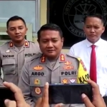 Kapolres Blitar Kota AKBP Argowiyono saat diwawancarai wartawan.