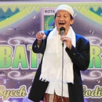 Gus Ali saat memberikan tausiyah dalam acara Batu Bersolawat 2. foto: Humas Pemkot Batu