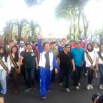 MLAKU BARENG: Menpora H Imam Nahrawi saat Mlaku Bareng Menpora dalam rangka pelantikan IKA-UINSA Korda Sidoarjo dan Surabaya, Minggu (25/12). foto istimewa