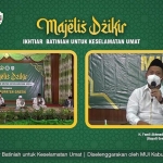 Bupati Gus Yani bersama para kiai dan habaib saat mengikuti doa bersama. foto: SYUHUD/ BANGSAONLINE.com