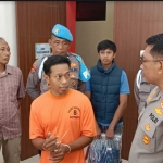 Tersangka pembacokan saat diamankan pihak Polres Bangkalan.