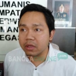 AKP Komang Yoga Arya Wiguna, Kasatreskrim Polres Malang Kota, saat menyampaikan hasil perkembangan kasus pencabulan di SDN Kauman 3 Malang, Selasa (26/02). foto: IWAN/ BANGSAONLINE