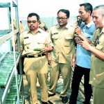 Perwakilan DPMD, Dinas Pertanian, DPRD, Camat, serta Kades saat survei kebun Anggrek.