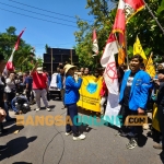 Gabungan Aliansi Mahasiswa Nganjuk saat melakukan aksi Demonstrasi di Kantor DPRD Nganjuk. Foto: Rafli Fajri/BANGSAONLINE
