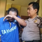 Tersangka saat diamankan di Mapolres Pasuruan.