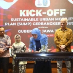 Gubernur Jawa Timur, Khofifah Indar Parawansa, saat Kick Off Meeting SUMP Gerbangkertosusila Plus.