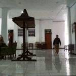 LENGANG : Suasana kantor DPRD Sumenep, Selasa (31/3) tampak sepi, dan tidak ada aktifitas yang menunjol dibandingkan pada hari-hari sebelumnya. (Faisal/SUMENEP)