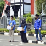 Sejumlah kader PMII mulai rayon dan komisariat se-Tuban turun langsung ke lapangan mengumpulkan dana tunai dari pengguna jalan.