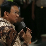 Ahok ketika menjalani sidang dugaan penistaan agama. foto: Istimewa