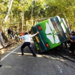 Kondisi minibus saat masih berada di TKP. (foto: ist)