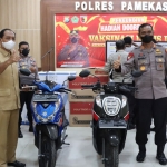 Giat pengundian kupon vaksinasi Covid-19 dosis pertama yang digelar Polres Pamekasan.