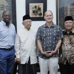 DARI KINI KE KANAN: Anthony B. Bradley, KH Salahuddin Wahid, Robert Dwight Carle dan KH Halim Mahfudz