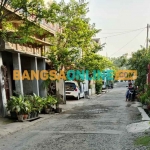 Kondisi jalan penghubung di Kecamatan Berbek ke Kecamatan Ngetos, Nganjuk, yang rusak. Foto: SHINTA RAHMAWATI/BANGSAONLINE