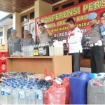 Ribuan Liter segala jenis miras  yang berhasil diamankan  Polres Ngawi.