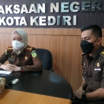 Kepala Kejaksaan Negeri Kota Kediri, Novika Muzairah Rauf, S.H., M.H., didampingi Kasi Intelijen Kejari Kota Kediri Harry Rachmat, S.H., M.H. Foto: Ist.