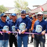 Bupati Yuhronur Efendi saat membuka Festival Ikan Kerapu di Pantai Kutang Lamongan, Rabu (4/9/2024).