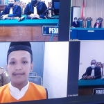 Memakai rompi oranye, tersangka Tubagus Muhammad Joddy menjalani sidang di Pengadilan Negeri (PN) Jombang.