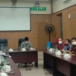 Suasana mediasi internal terkait perizinan reklamasi PT GSM (Galangan Samudera Madura) di Pendopo Agung Bangkalan, Kamis (18/3/2021).