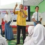 Direktur Teknologi dan Pengembangan PG, Arif Fauzan saat jadi  pembicara di SMA Negeri 1 Gresik. foto: SYUHUD/ BANGSAONLINE