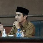 Wakil Wali Kota Adi Wibowo saat memimpin rapat evaluasi PBB-P2, Senin (5/12/2022).