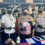 Kapolres Mojokerto AKBP Dony Alexander saat memberikan keterangan pers.