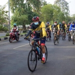 Kapolresta Sidoarjo Kombespol Sumardji memimpin gowes bersama jajaran menyusuri tempat-tempat yang menjadi titik kumpul masyarakat untuk mengedukasi dan memutus mata rantai penyebaran covid-19. foto: ist/ bangsaonline.com