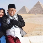 Dr KH Asep Saifuddin Chalim, MA, bersama istri tercintanya, Nyai Hj Ali Fadlilah. Foto: Dok Amanatul Ummah 