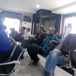 Suasana di kantor Samsat Lamongan.