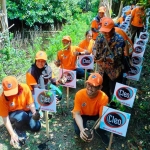 Kegiatan penanaman pohon yang dilakukan Cleo di Mangrove Wonorejo, Surabaya.