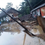 Kawasan Kecamatan Nawangan yang rusak parah diterjang banjir. Foto: IST