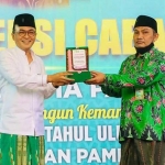 Bupati Pamekasan H. Baddrut Tamam bersama Ketua PCNU KH. Taufik Hasyim saat pelaksanaan Konfercab PCNU di PP Miftahul Ulum Kebun Baru, Desa Kacok, Palengaan, Pamekasan.