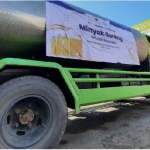 Truk tangki minyak goreng curah saat berada di halaman Pasar Tradisional Setonobetek, Kota Kediri. (Foto: Ist.)