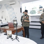 Bupati Trenggalek, Moh. Nur Arifin saat di Smart Center Pendopo Trenggalek. (foto: HERMAN/ BANGSAONLINE)