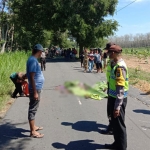 Polisi melakukan olah TKP di lokasi kejadian.