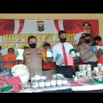 Kapolres Ponorogo, AKBP Arief Fitrianto saat konferensi pers terkait pengungkapan pembuat dan penjual bahan peledak untuk dijadikan mercon.