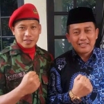 Khusnul Aqib (biru) bersama Kokam.