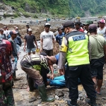 Jenazah Wajiat (41) ditemukan meninggal, empat jam setelah peristiwa nahas itu. Foto: ist.