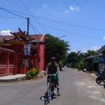 Tempat Ibadah Tri Dharma (TITD) Pay Lien San di Desa Glagahwero, Kecamatan Panti, Jember yang berseberangan dengan masjid Al Barokah.