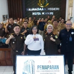 Pj Wali Kota Kediri, Zanariah (baju putih), dan Kepala Kejari Kota Kediri, Andi Mirnawaty, usai Pemaparan Pengamanan Pembangunan Strategis Kota Kediri 2024. Foto: Ist