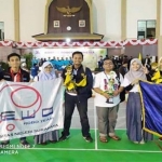Tim robot Universitas Negeri Surabaya (Unesa) Azzahraly meraih juara II dalam ajang Kontes Robot Indonesia (KRI)  wilayah Regional IV di Universitas Mataram (Unram) Nusa Tenggara Barat (NTB). foto: ist