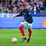 Striker Prancis Kylian Mbappe siap menyalip torehan gol italia