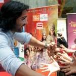 Shaheer Sheikh sapa fans. foto: kapanlagi.com