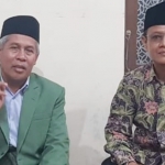 Muslih Hasyim Sufy, S.Ag., Wakil Sekretaris IKA PMII Jatim saat sowan ke kediaman Ketua PWNU Jatim, KH. Marzuqi Mustamar. foto: istimewa