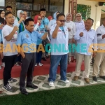 Pengurus Dewan Pimpinan Wilayah Aliansi Relawan Nasional 08 Jatim saat dikukuhkan. Foto: ADI WIYONO/BANGSAONLINE