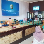 Suasana kantor pelayanan Dispendukcapil Sampang. Foto: MUTAMMIM/BANGSAONLINE